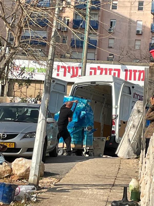 רכב ההובלה של בן-אל הובלות עם ציוד ארוז